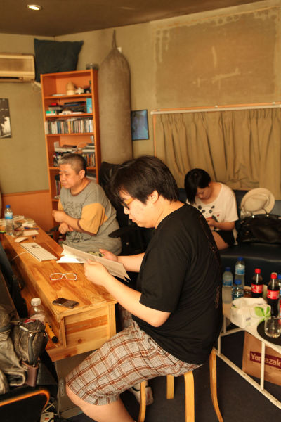 吴梦奇老师在对照歌词